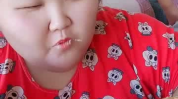 网红小姐姐吃瓜,一场甜蜜的吃瓜盛宴